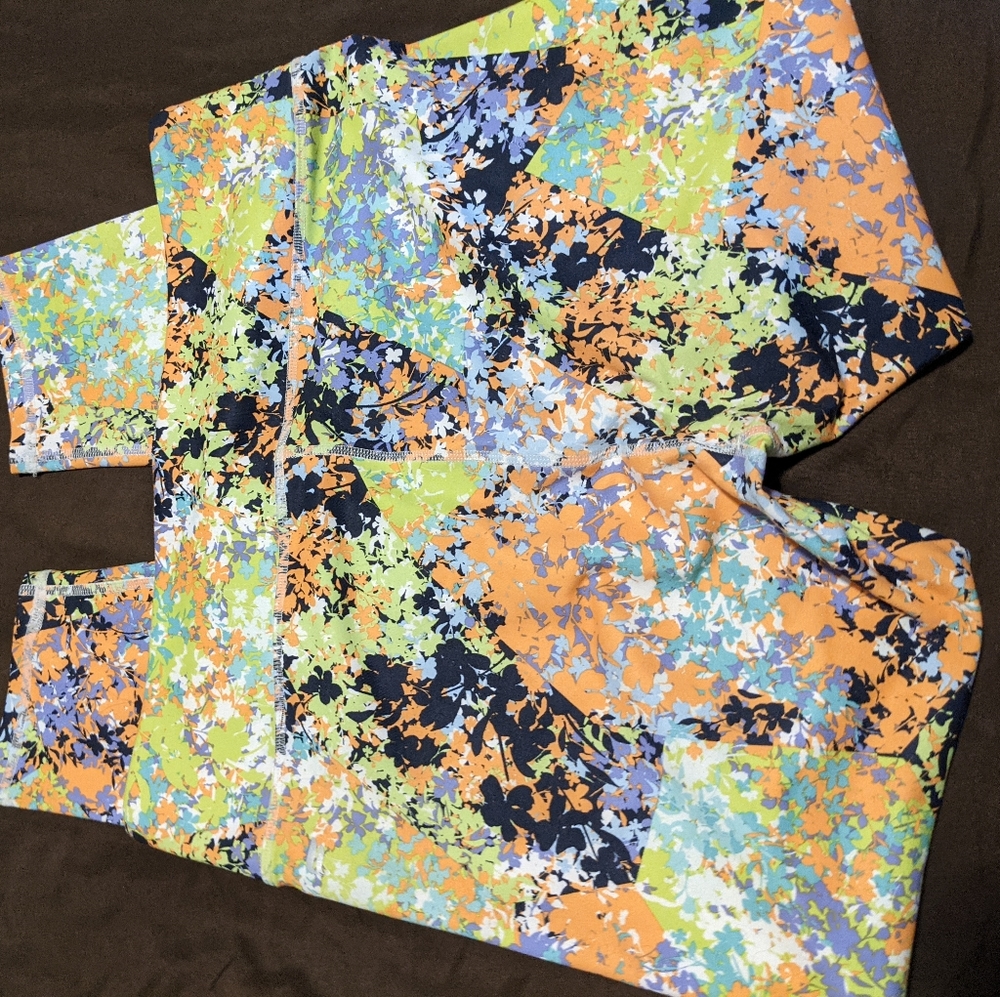Fabletics Powerhold Cropped Patterned Leggings - Picture 4 of 5